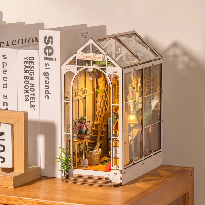 Rolife Holiday Garden House DIY Book Nook Kit, Only Supports TK And Independent Sites
